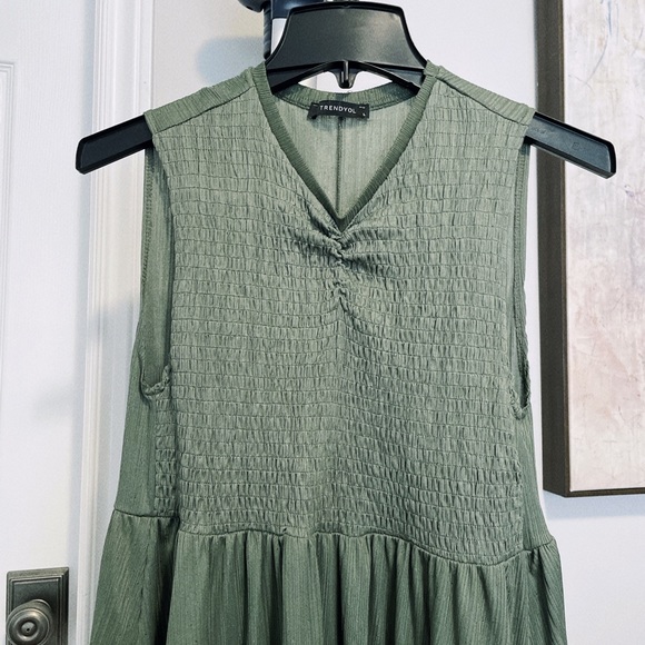 Trendyol Maxi Dress, V neck - Picture 6 of 7